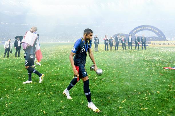 后者不仅拥 后者不仅拥